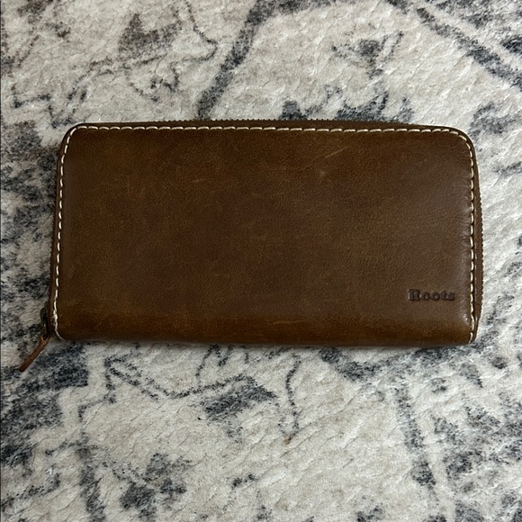 Roots Handbags - Roots Brown Leather Zip-Around Wallet with Contrast Stitching